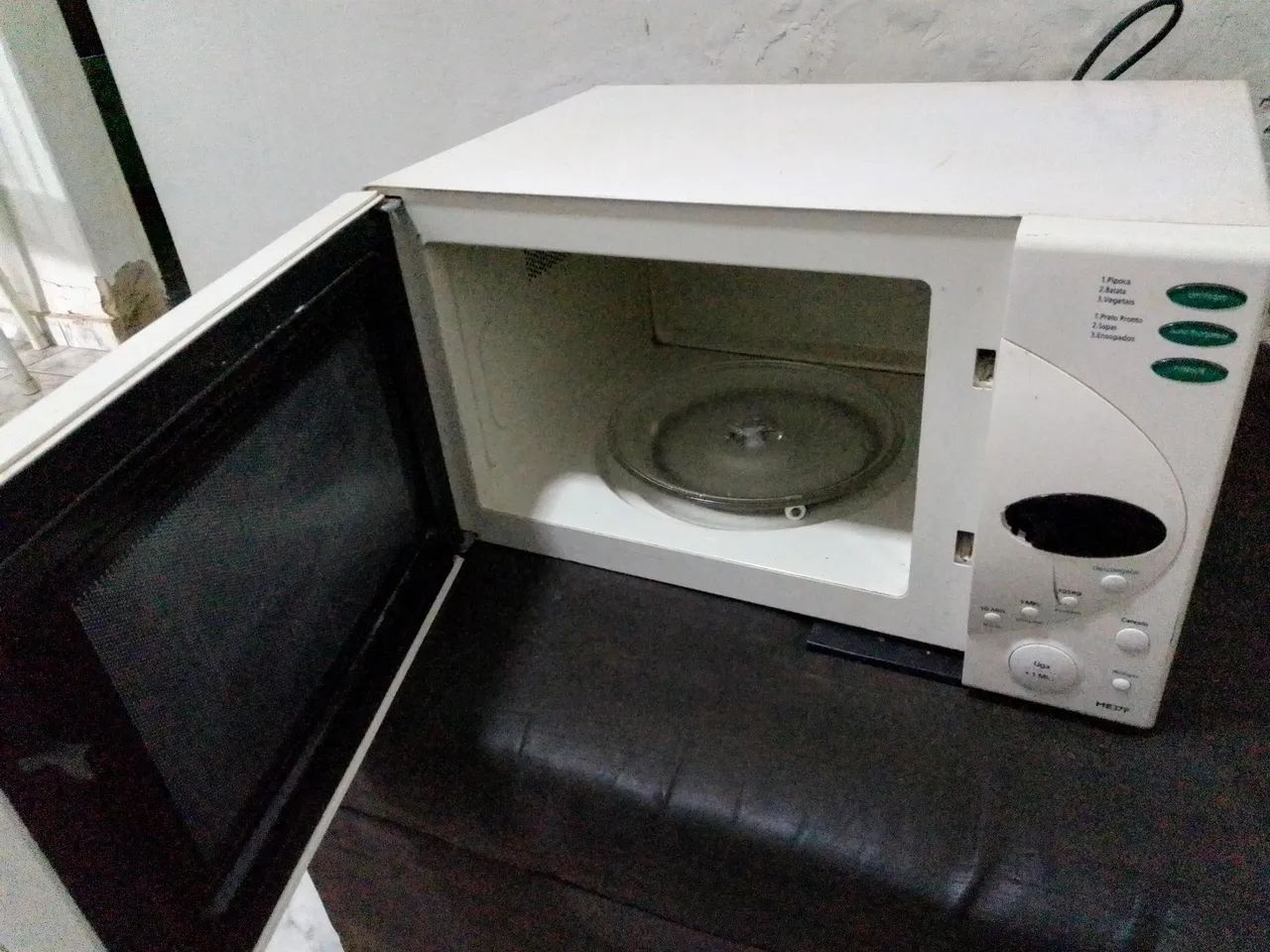 Microondas Eletrolux 220v - Foto 2