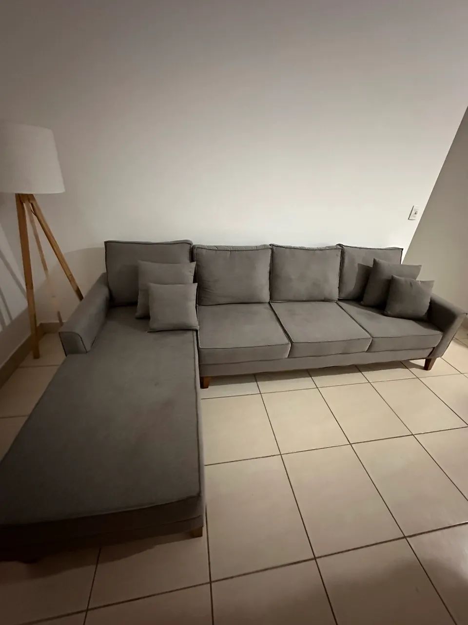 Sofá retrátil com chaise - 4 lugares - Foto 2