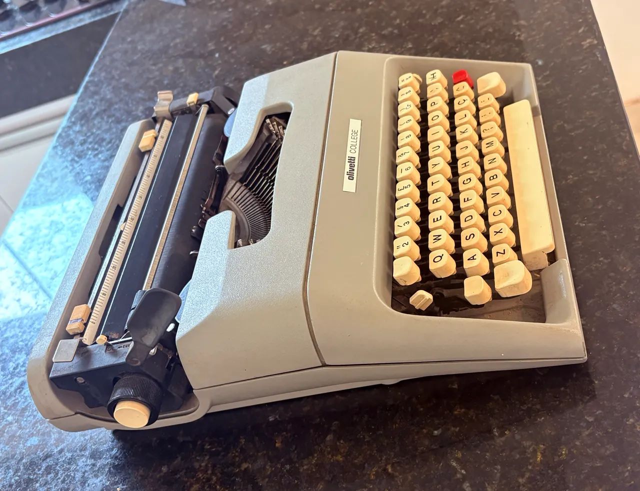 Máquina de escrever vintage  - Foto 6