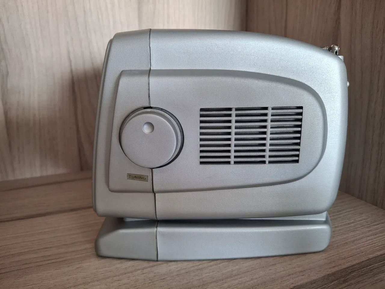 TV PORTÁTIL DE TUBO 5" POLEGADAS PRETO E BRANCO C/ RÁDIO AM/FM.<br> - Foto 2