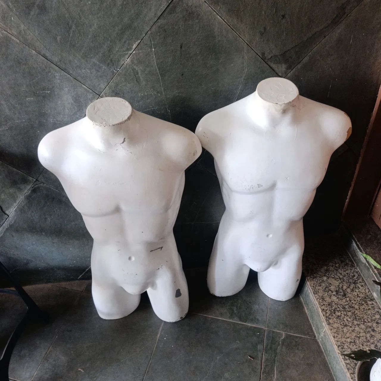 Vende se manequins e objetos para loja 