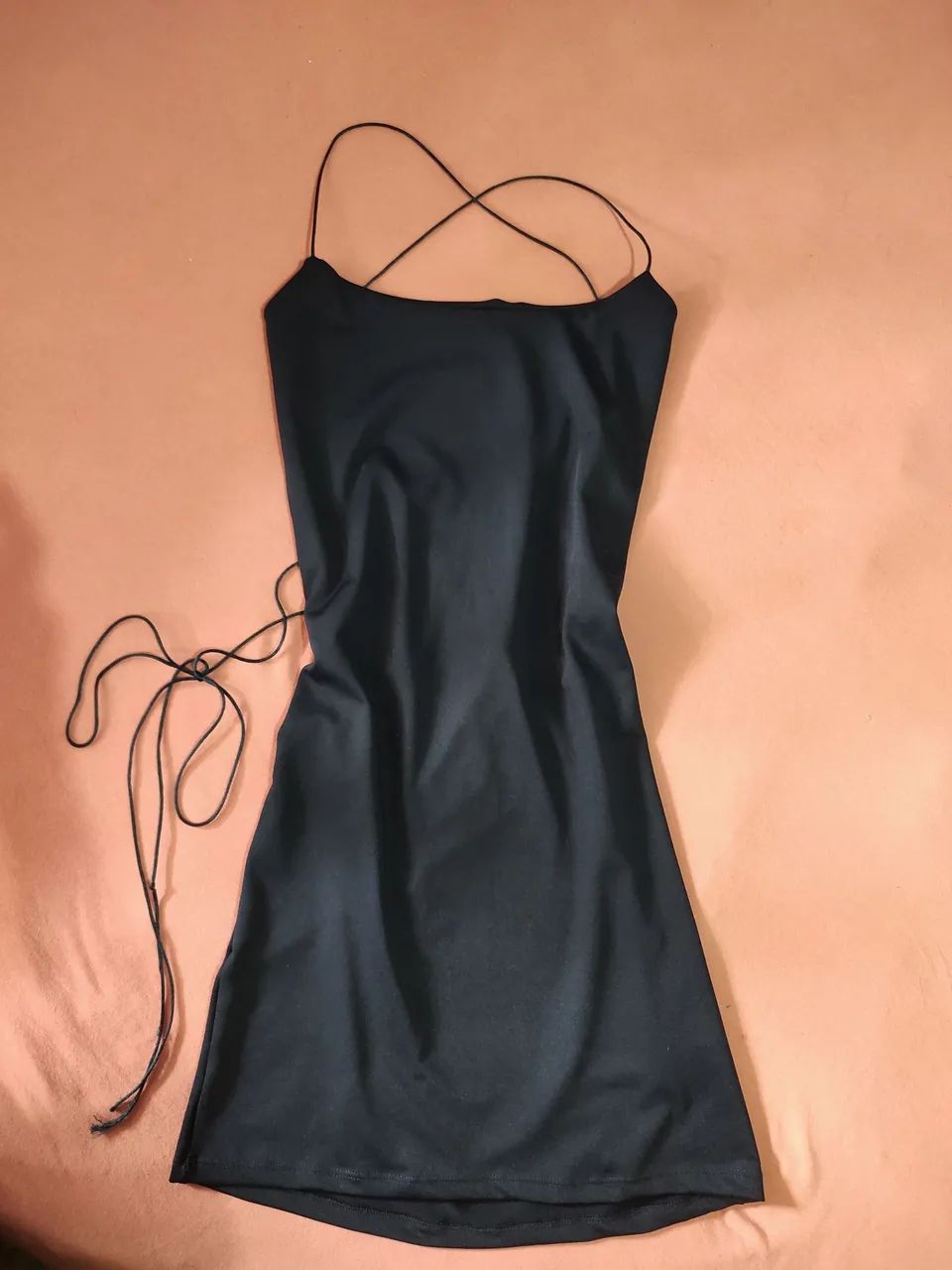 DESAPEGO: Vestido Azul Marinho com costas entrelaçados.