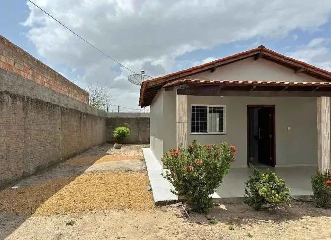 - CASA À VENDA BEM LOCALIZADA