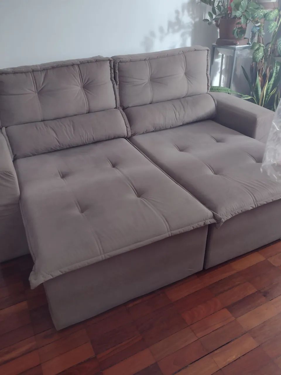 Sofá retrátil excelente estado.442957931994173442