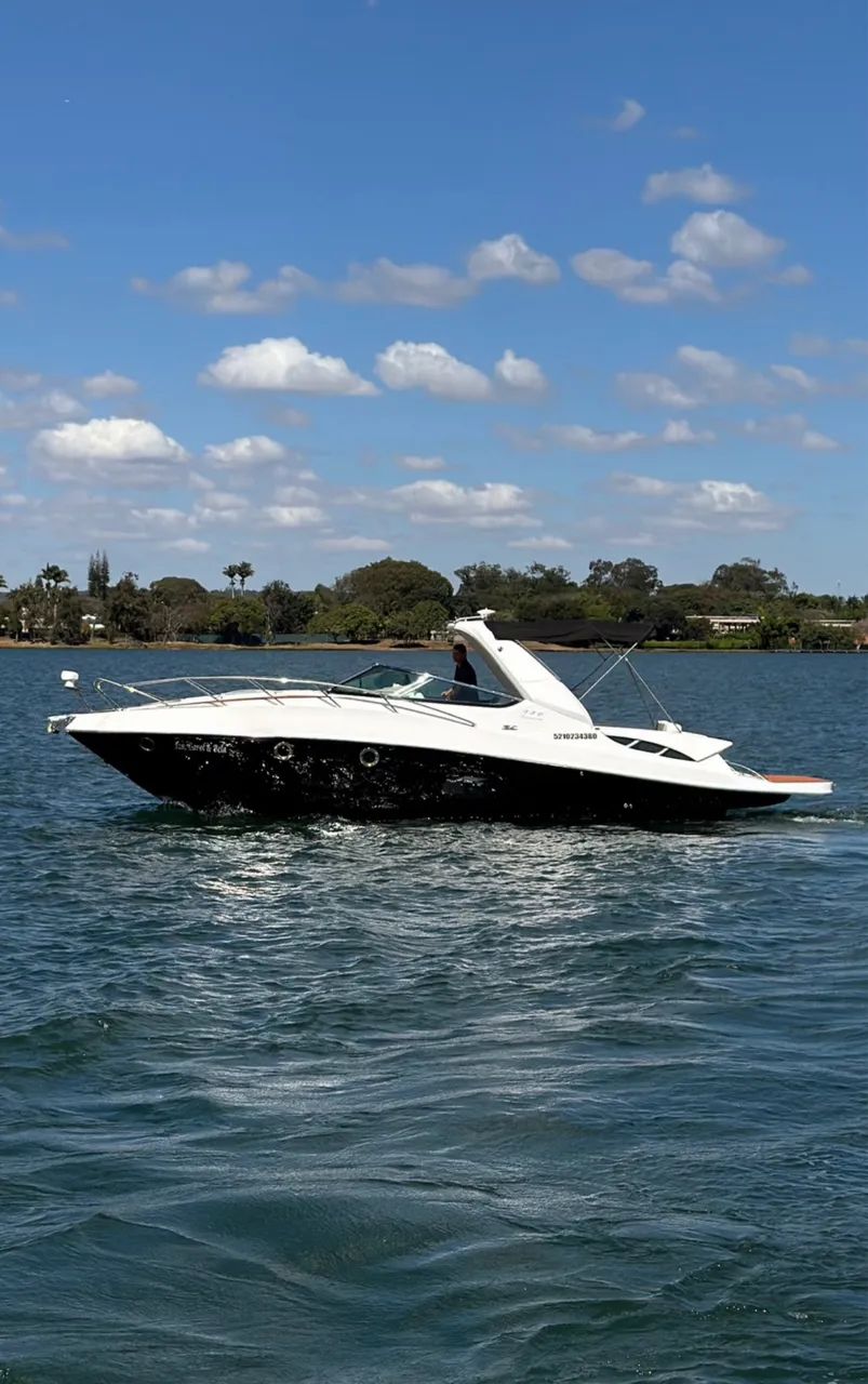 Lancha Ventura 330 Premium Motor Volvo 8.1 380HP  290 horas de uso