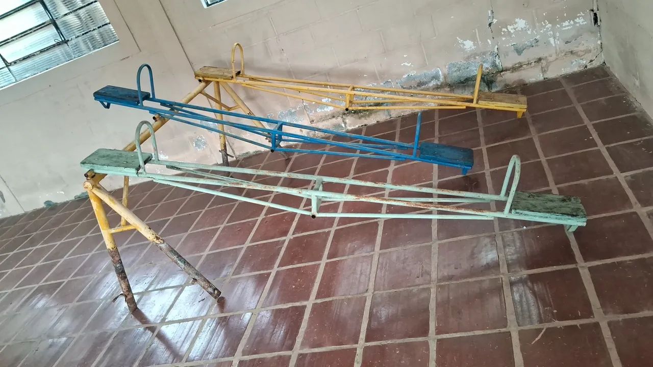 Gangorra tripla ferro bom estado