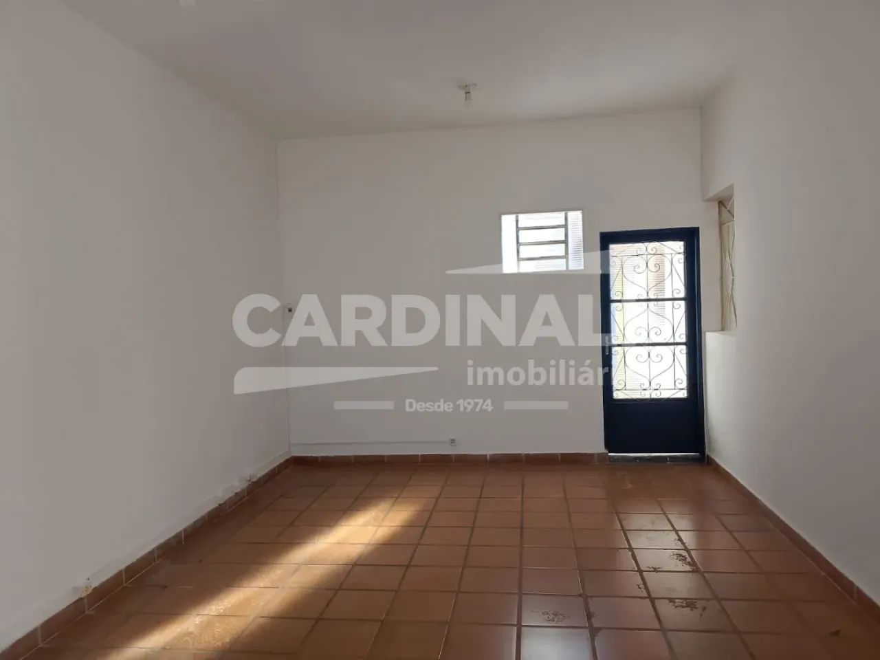 Casa com excelente localização próximo supermercados e comércios. - Foto 2