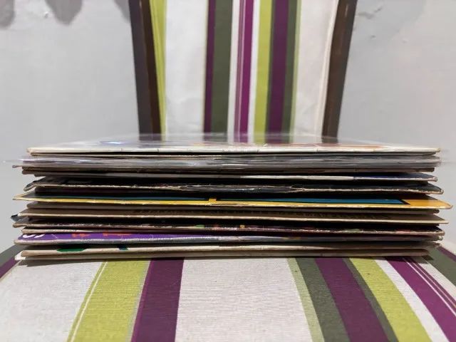 Kit surpresa contendo 5 Discos de Vinil variados e Aleatórios. - Foto 2