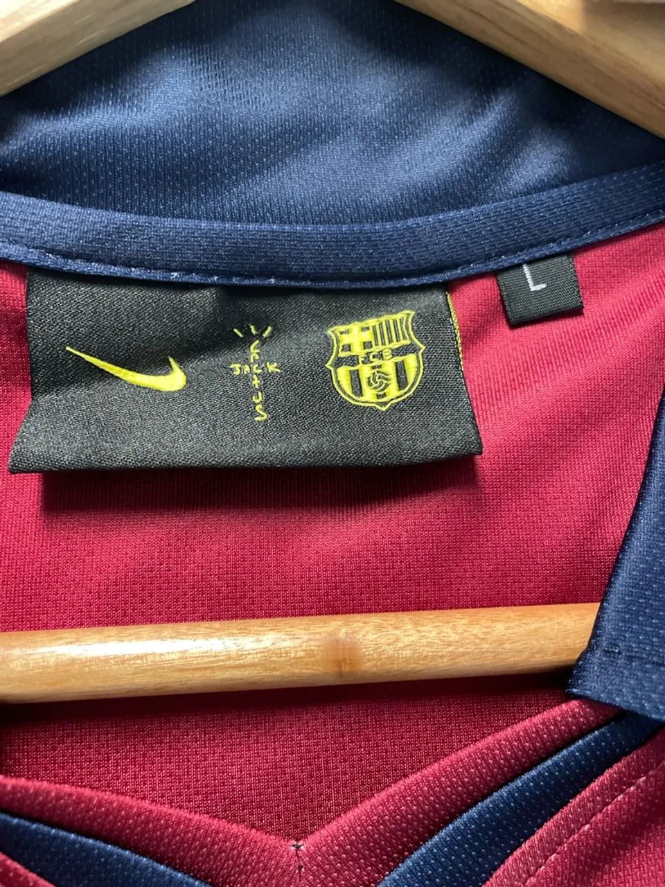 Camisa Barcelona x Travis Scott Nike  - Foto 3