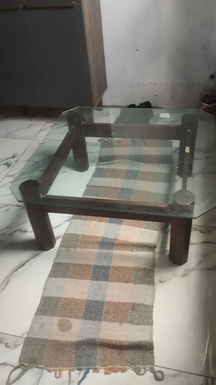 Mesa de centro com vidro