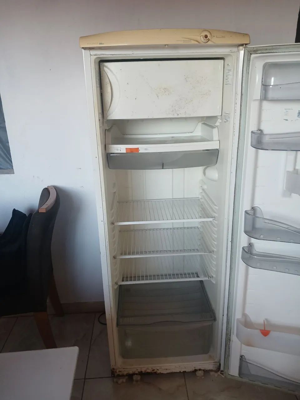 Vende-se geladeira 