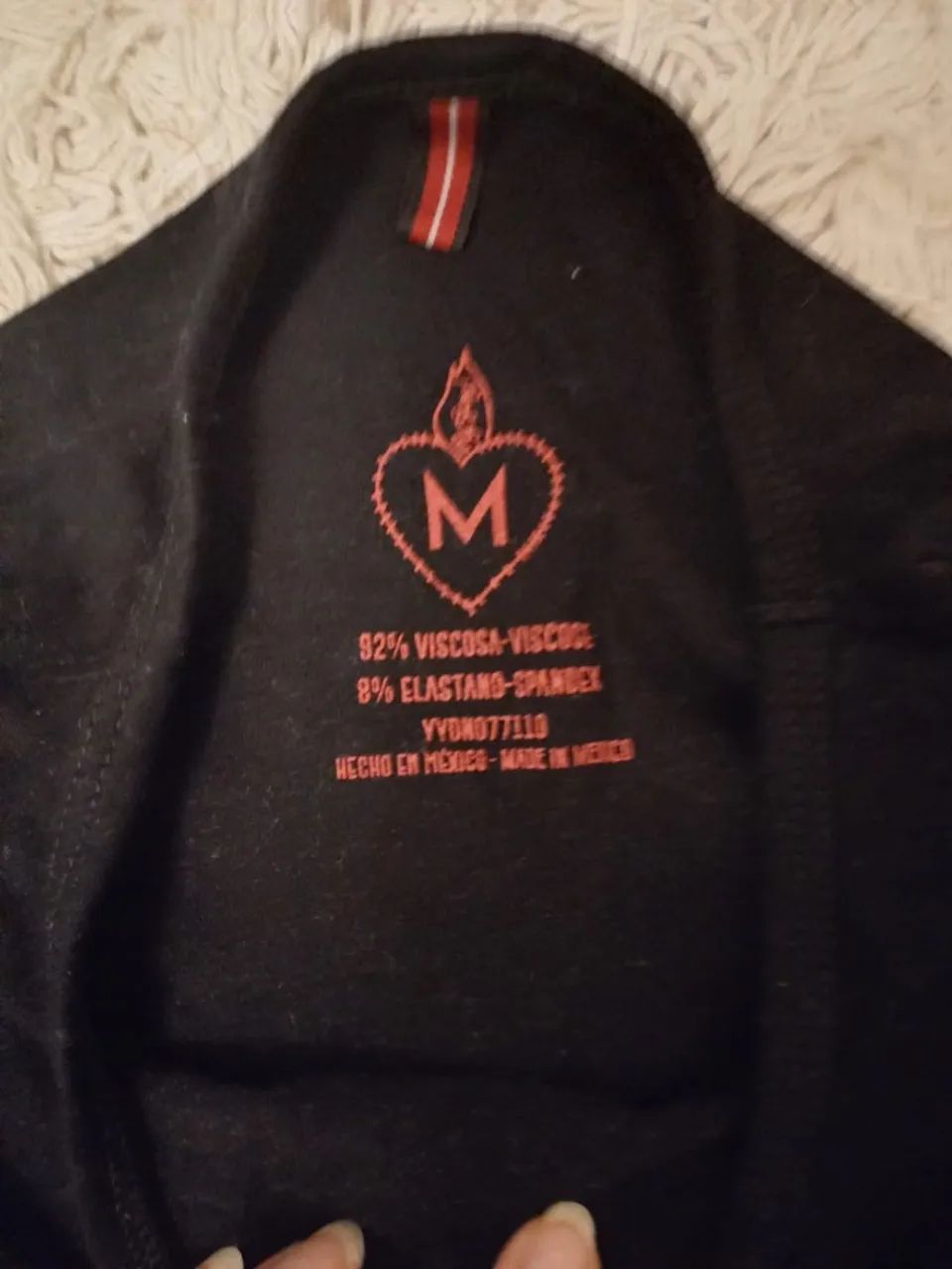 Camiseta com caveira colorida tam M - Foto 5