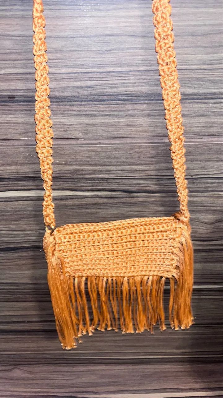 Bolsa de crochê caramelo com franjas - Foto 3