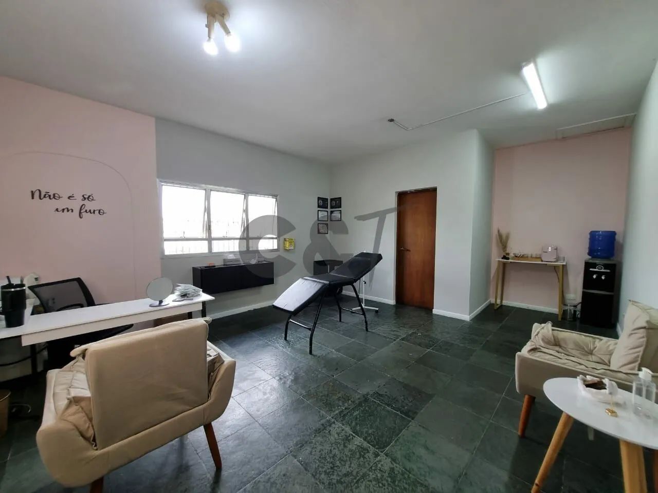 Prédio Comercial Reformado à Venda na Cidade Dutra - São Paulo/SP.