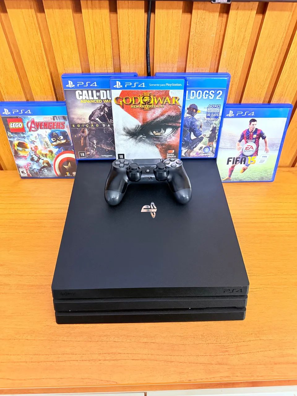 Ps4 Pro 1Tb com controle original e jogos