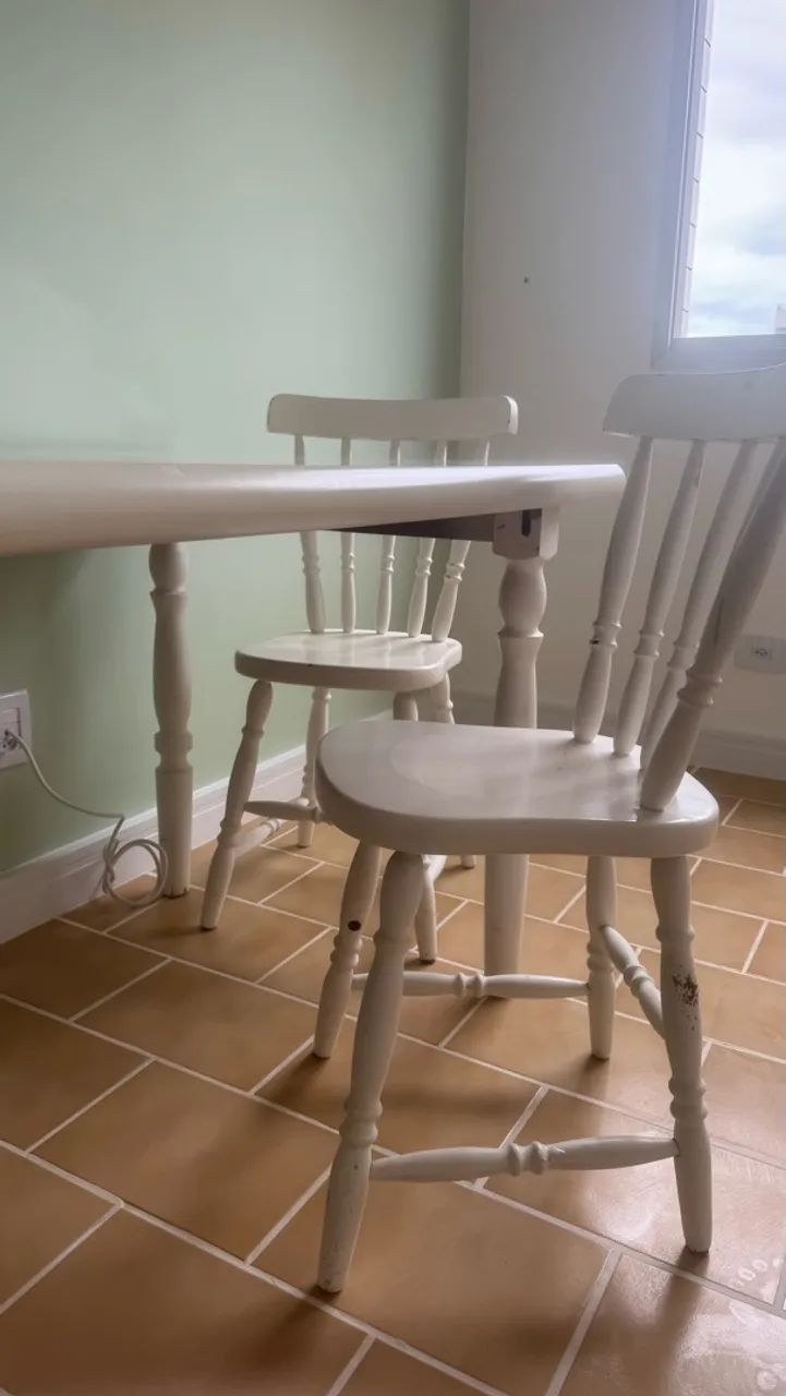 MESA DE MADEIRA MACIÇA COM CADEIRAS  - Foto 2