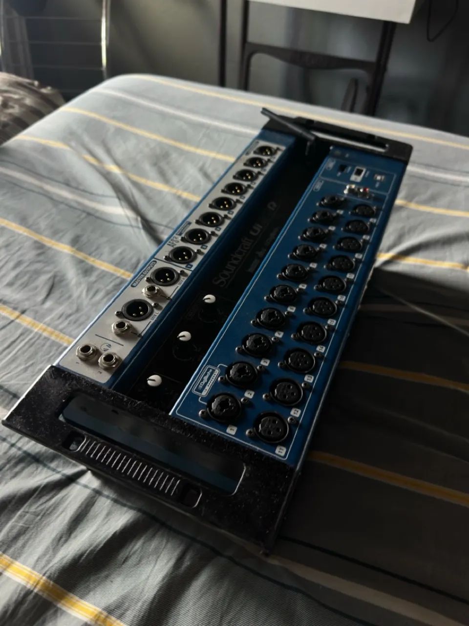 Mesa de Som Digital Soundcraft Ui24 - Foto 2