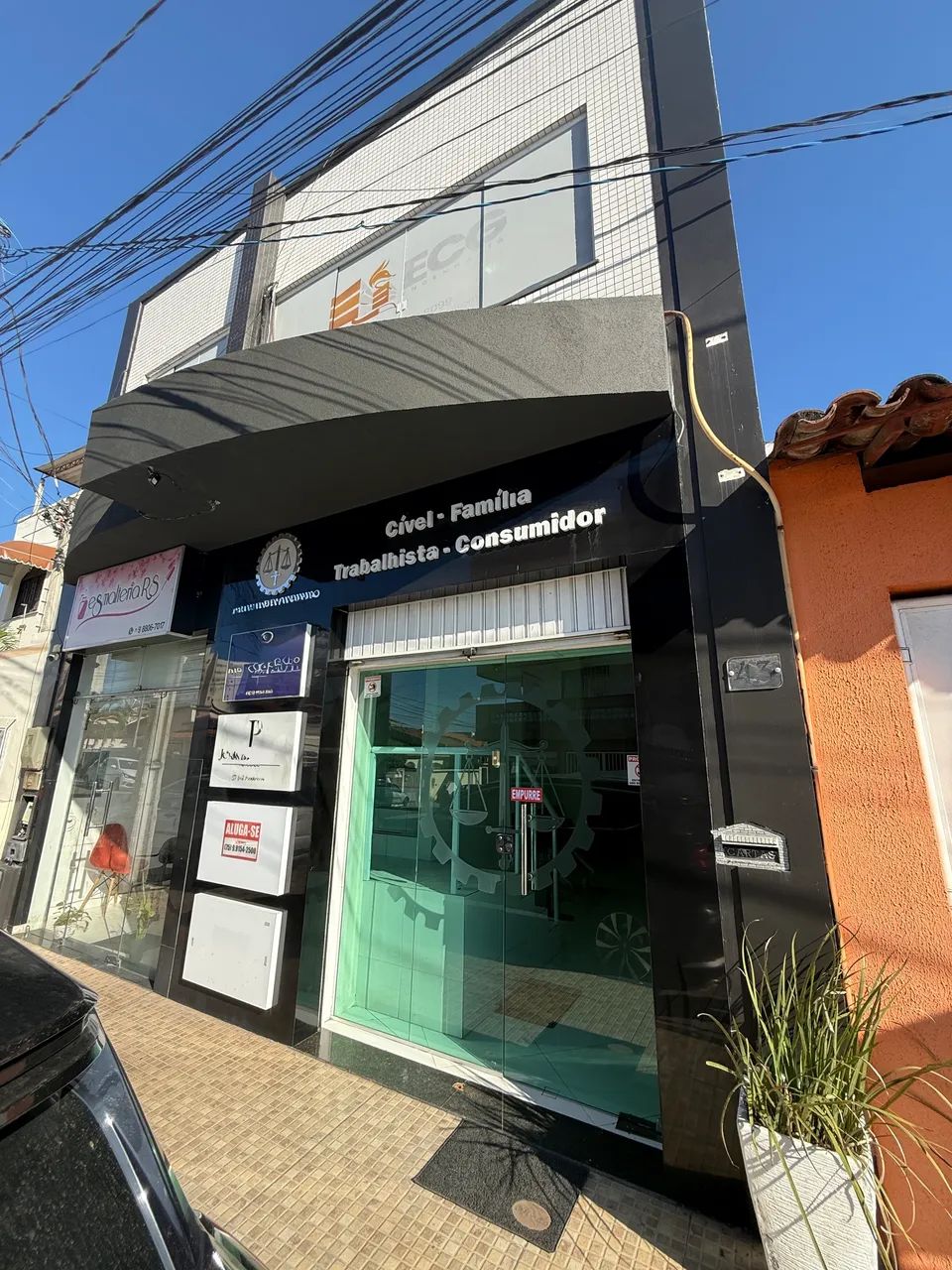 Alugo sala comercial com itens e serviços inclusos