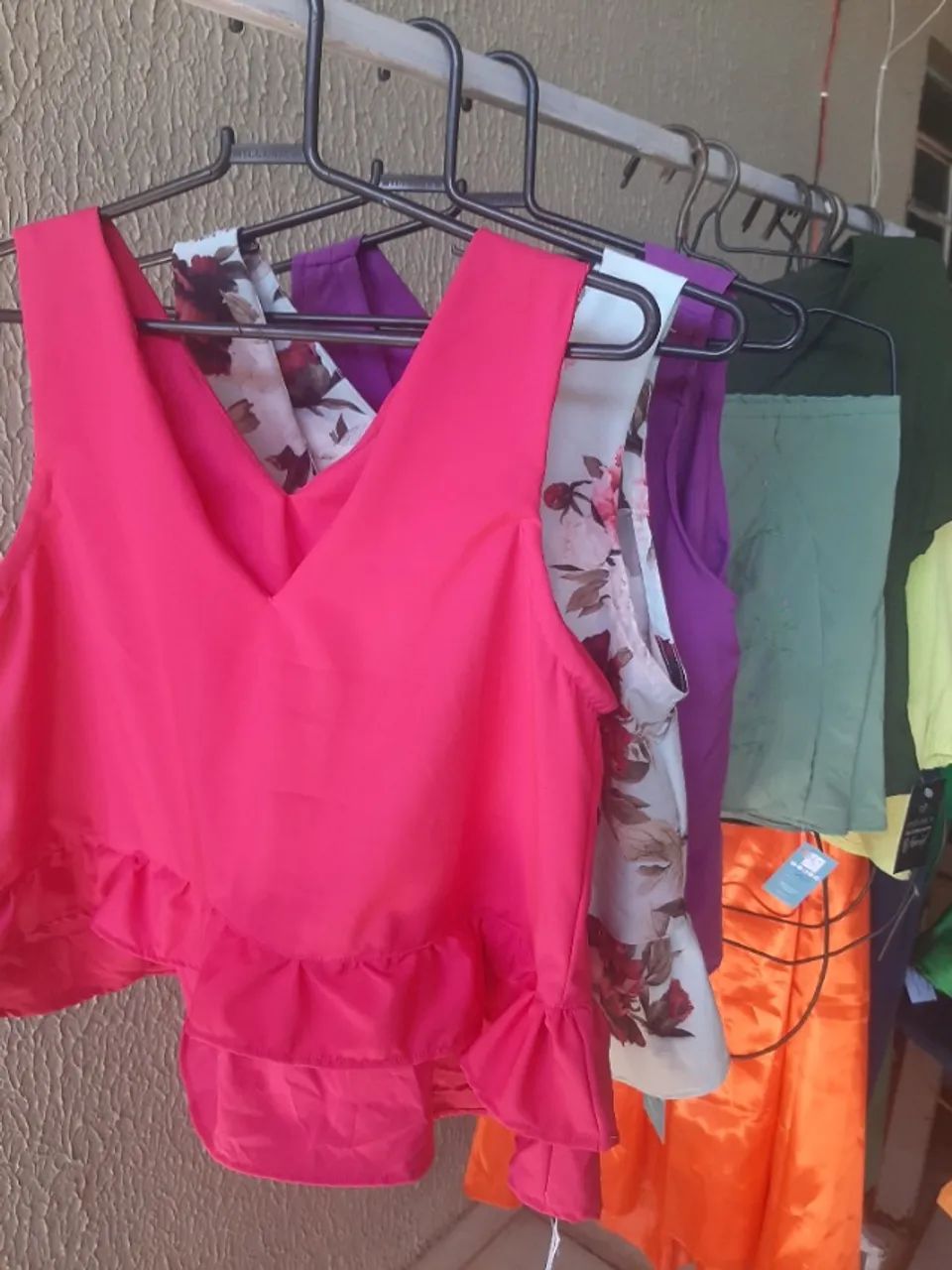 Costureira de ajustes e facção de roupa tecido plano  - Foto 2