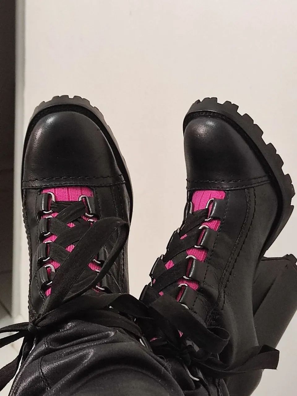 Bota preta Schutz nova 