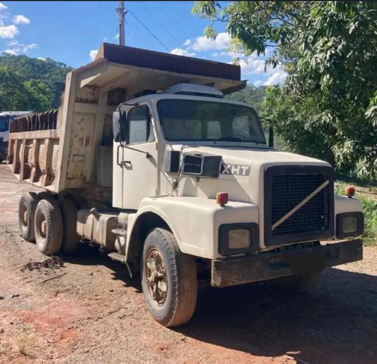 Volvo N10 XHT Traçado caçamba basculante 
