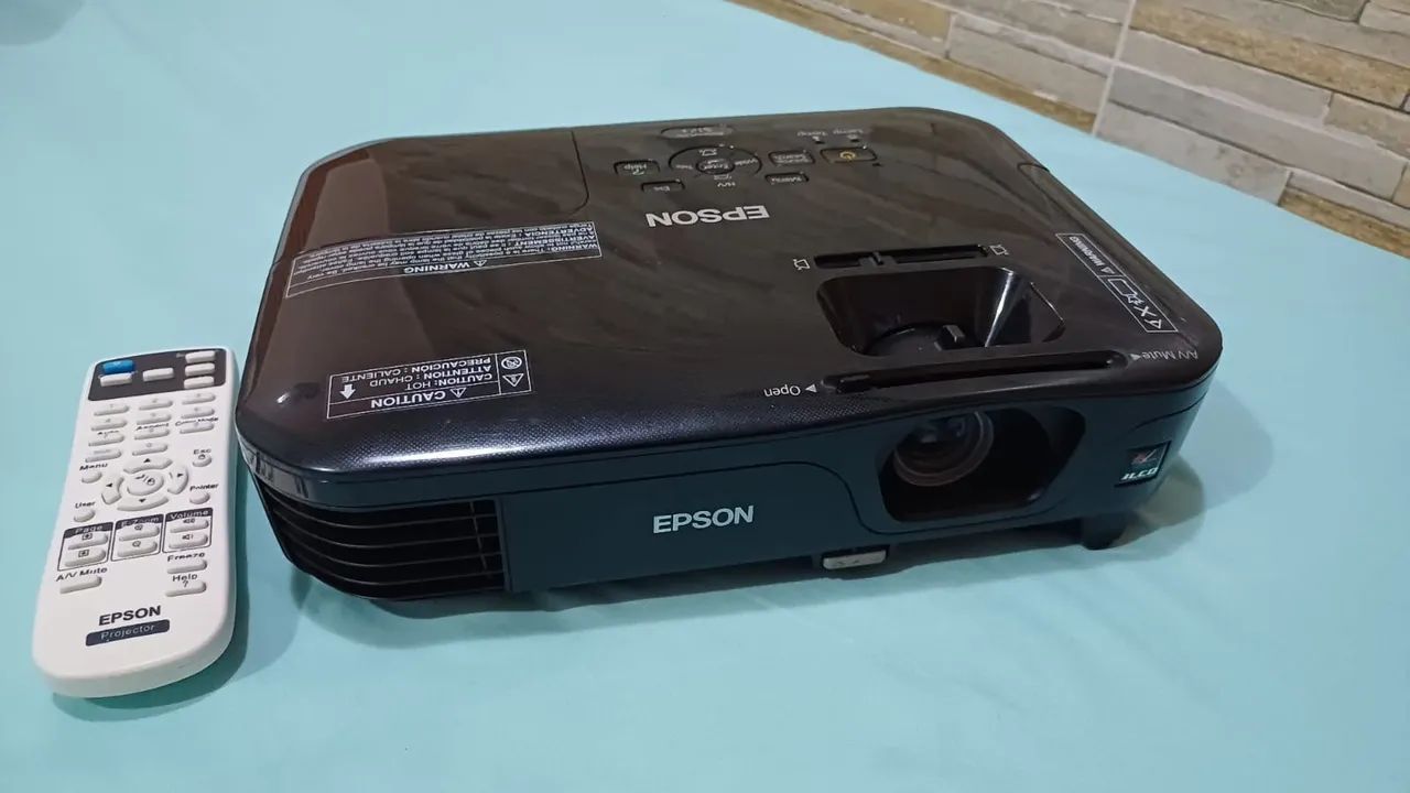 Projetor Epson com tela retrátil  - Foto 3
