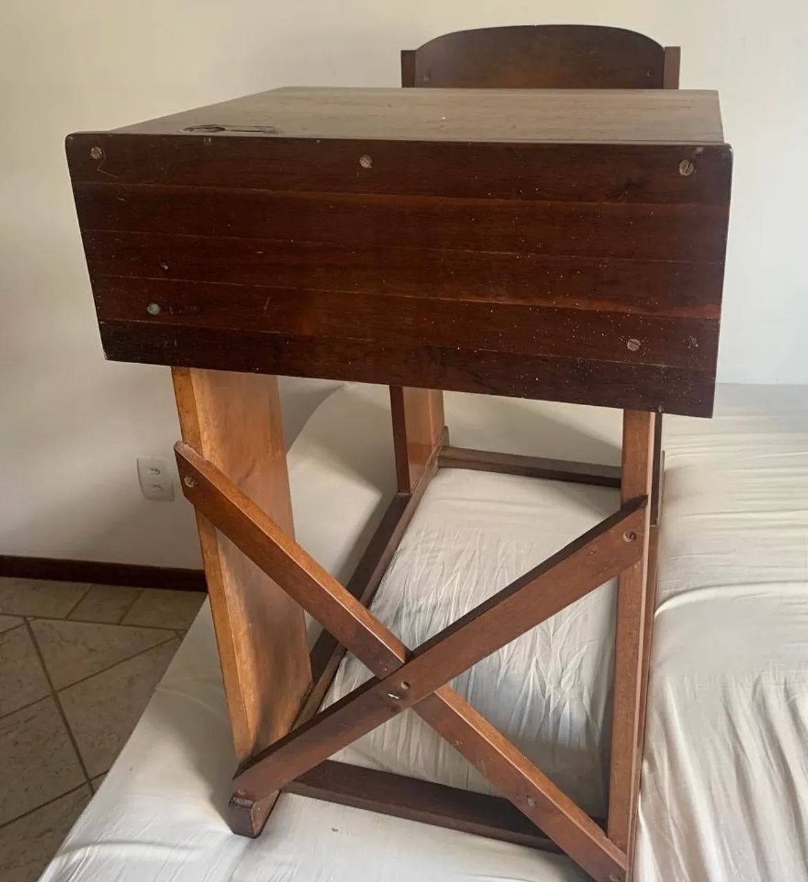Carteira escolar antiga