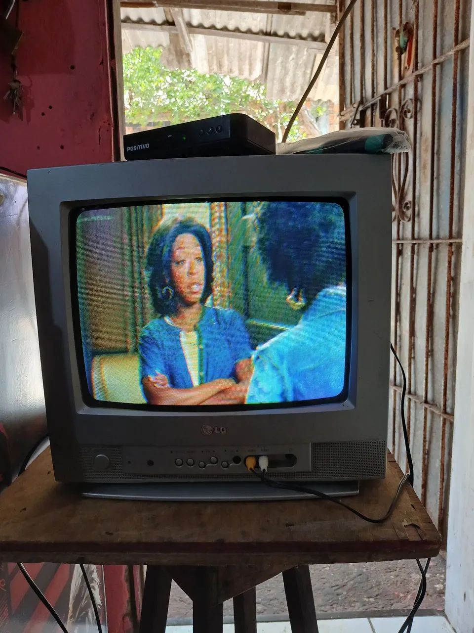 TV LG 14 Polegadas + Conversor Digital  - Foto 5
