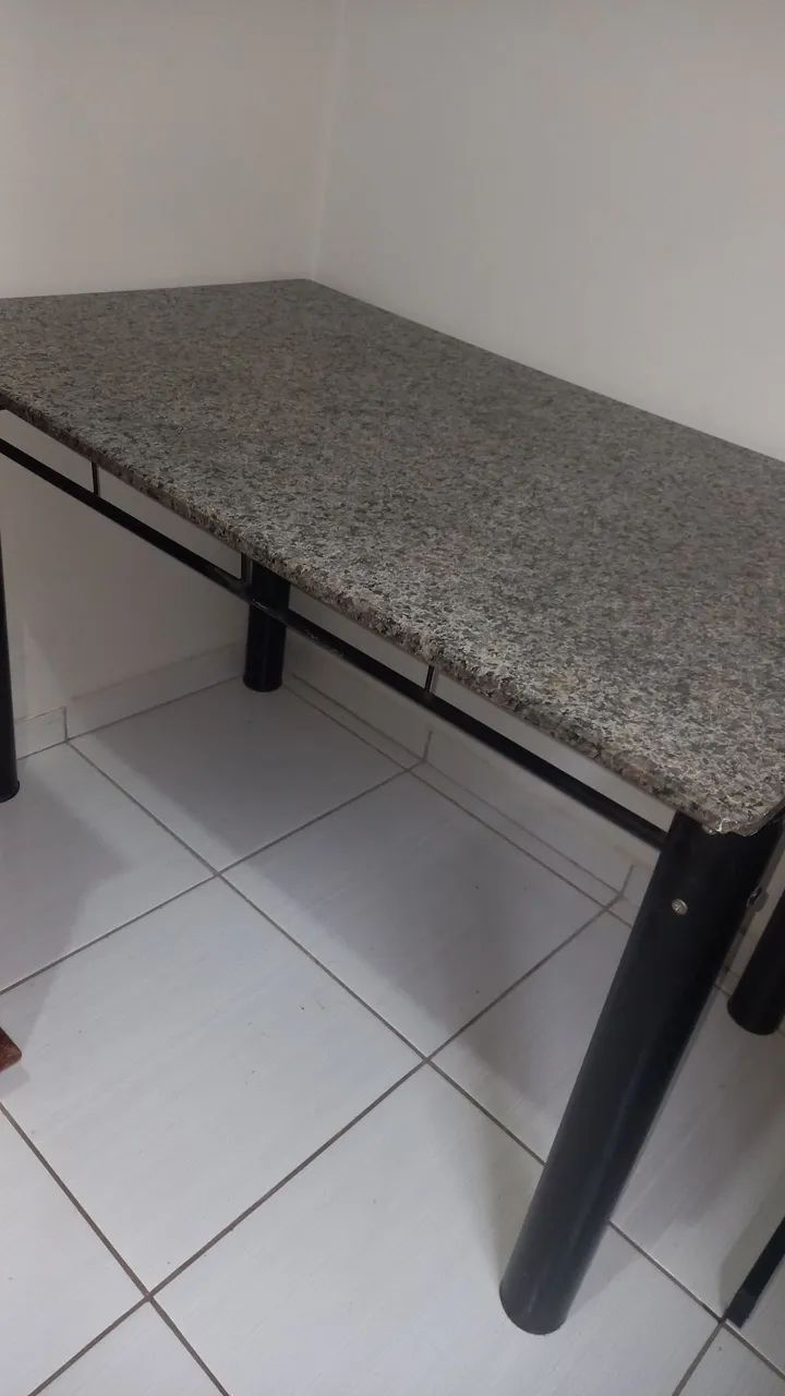 Mesa com quatro cadeiras  - Foto 2