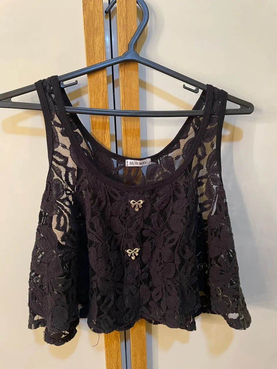Blusa cropped renda preta M  - Foto 2