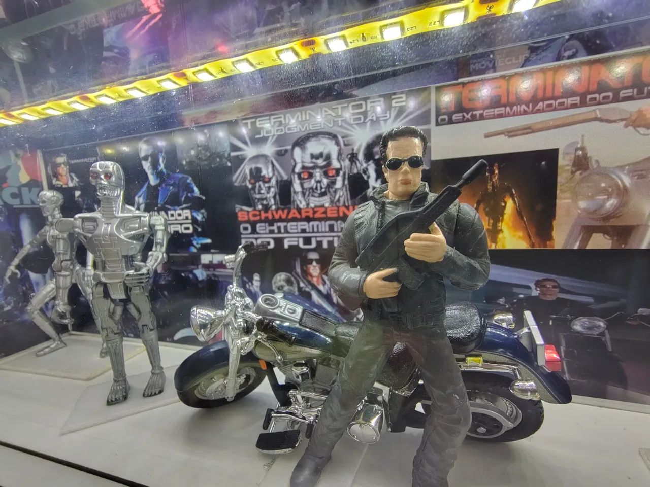 Diorama do Chips, Robocop e Exterminador do futurobcom iluminação e figuraso - Foto 2