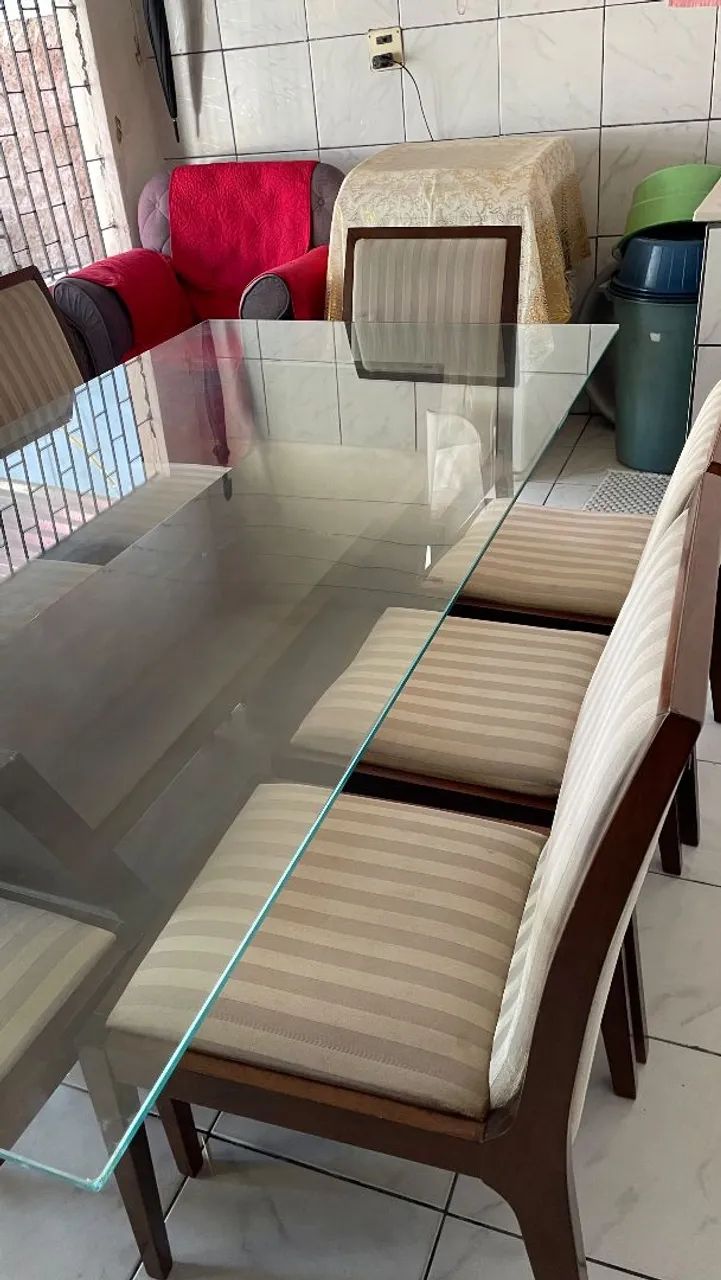 Mesa 8 cadeiras madeira 