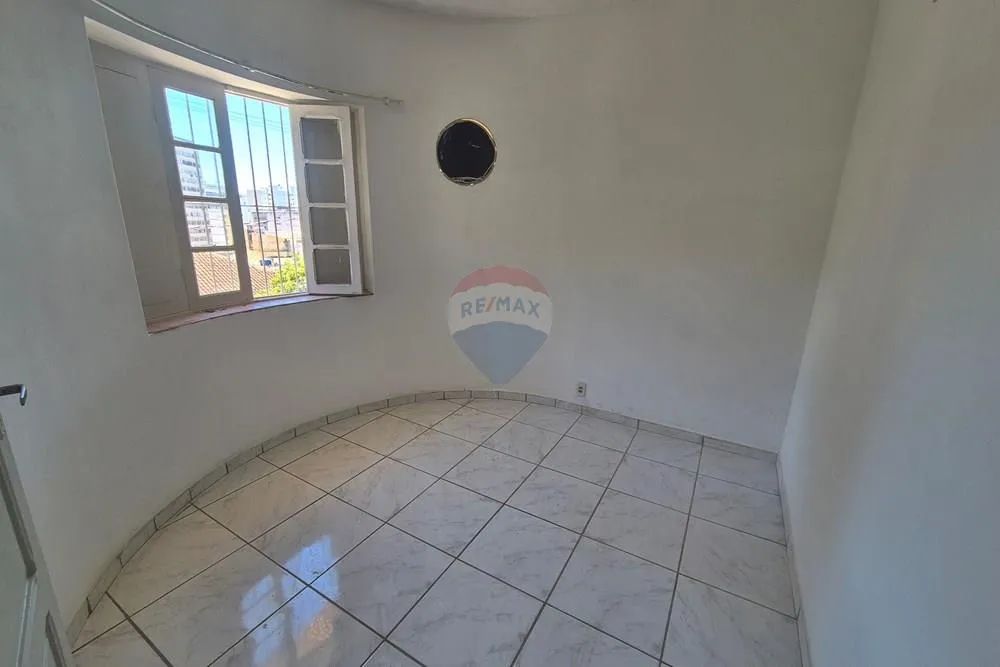 Casa reformada no Centro de Vitória: 3 quartos parte térrea - Foto 4