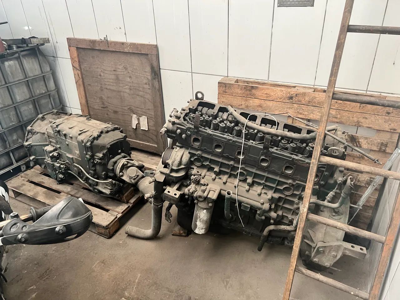  Iveco cursor 330 sem cabine