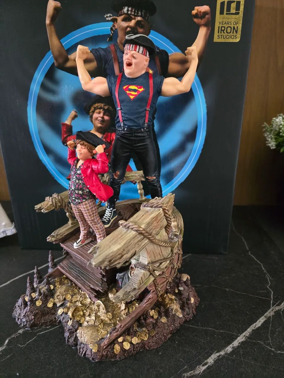 Estátua Sloth & Gordo Deluxe da Iron Studios - Foto 2