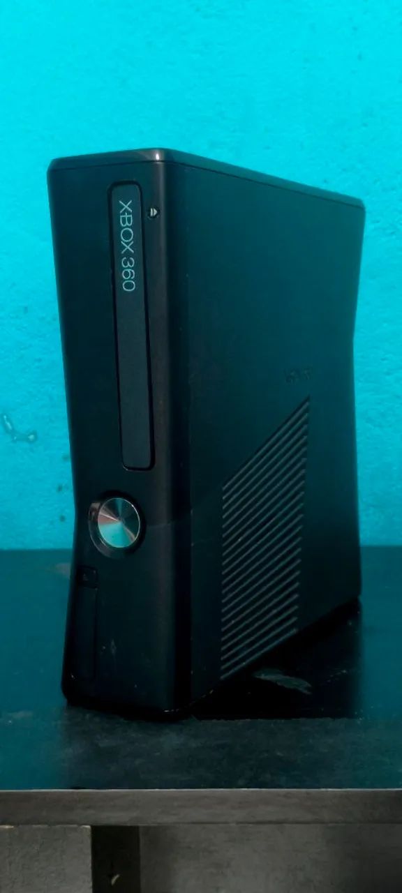 Xbox 360 desbloqueado com 2 controles + jogos - Foto 5