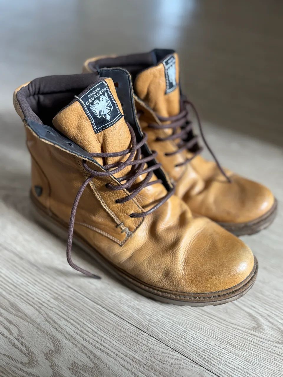 Bota coturno mostarda Cavalera