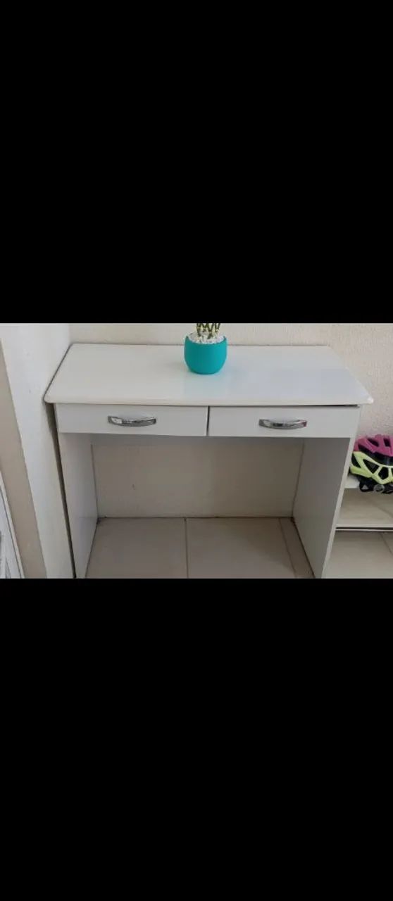 Móvel de sala e escrivaninha 