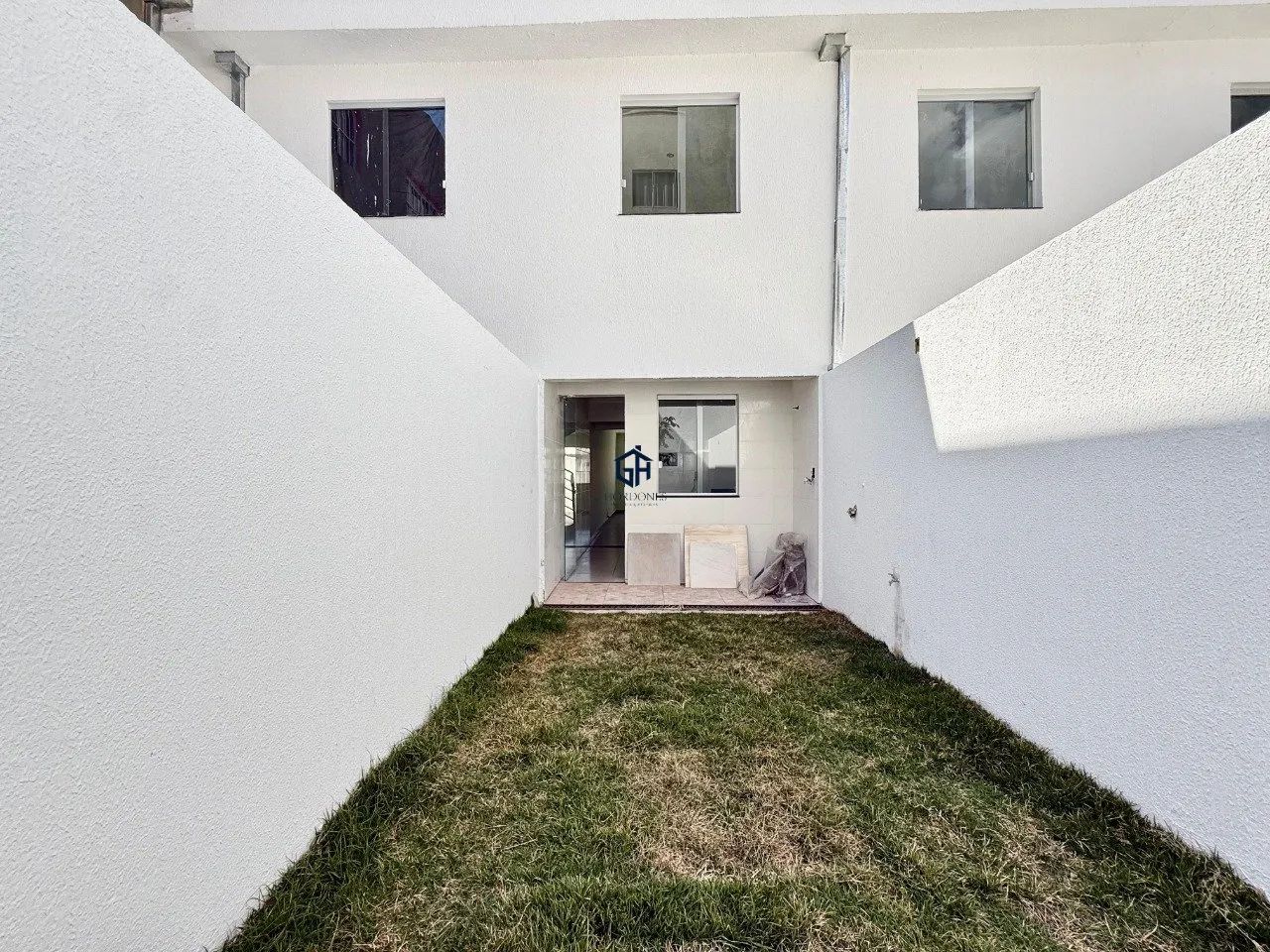 CASA GEMINADA - JARDIM LEBLON