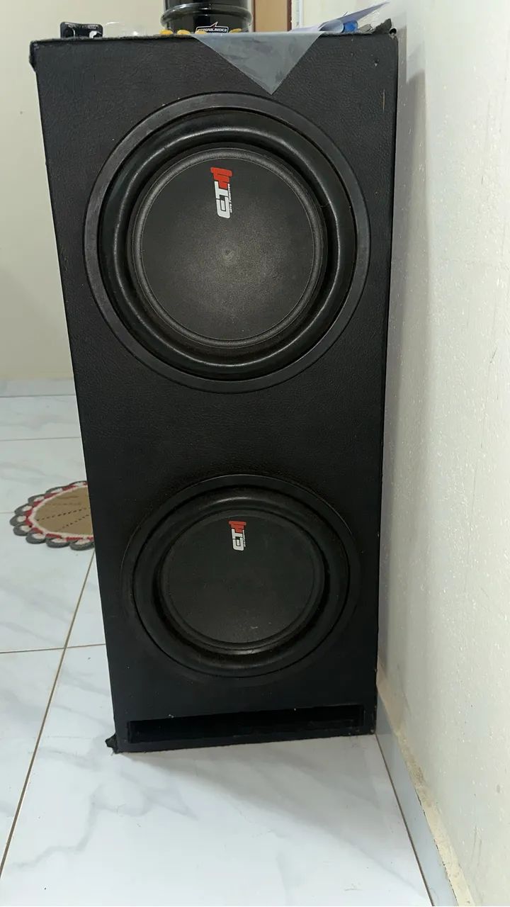 Caixa projetada com 2 grave e roadstar 1200