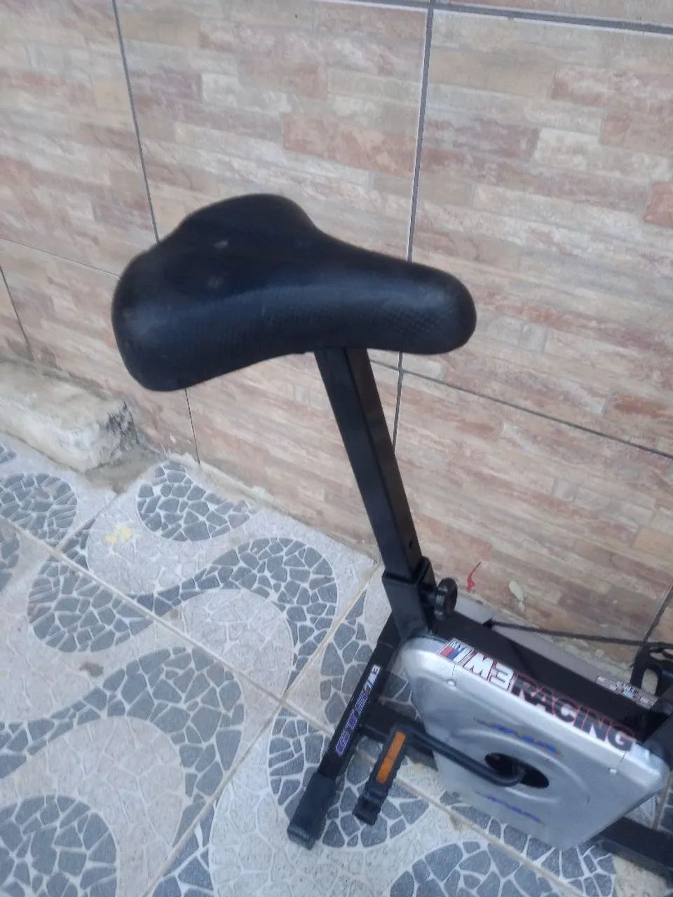Bicicleta ergométrica semi nova com regulador de peso  - Foto 4