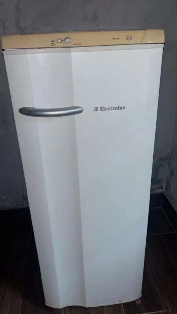 Vendo uma geladeira Electrolux - Foto 2