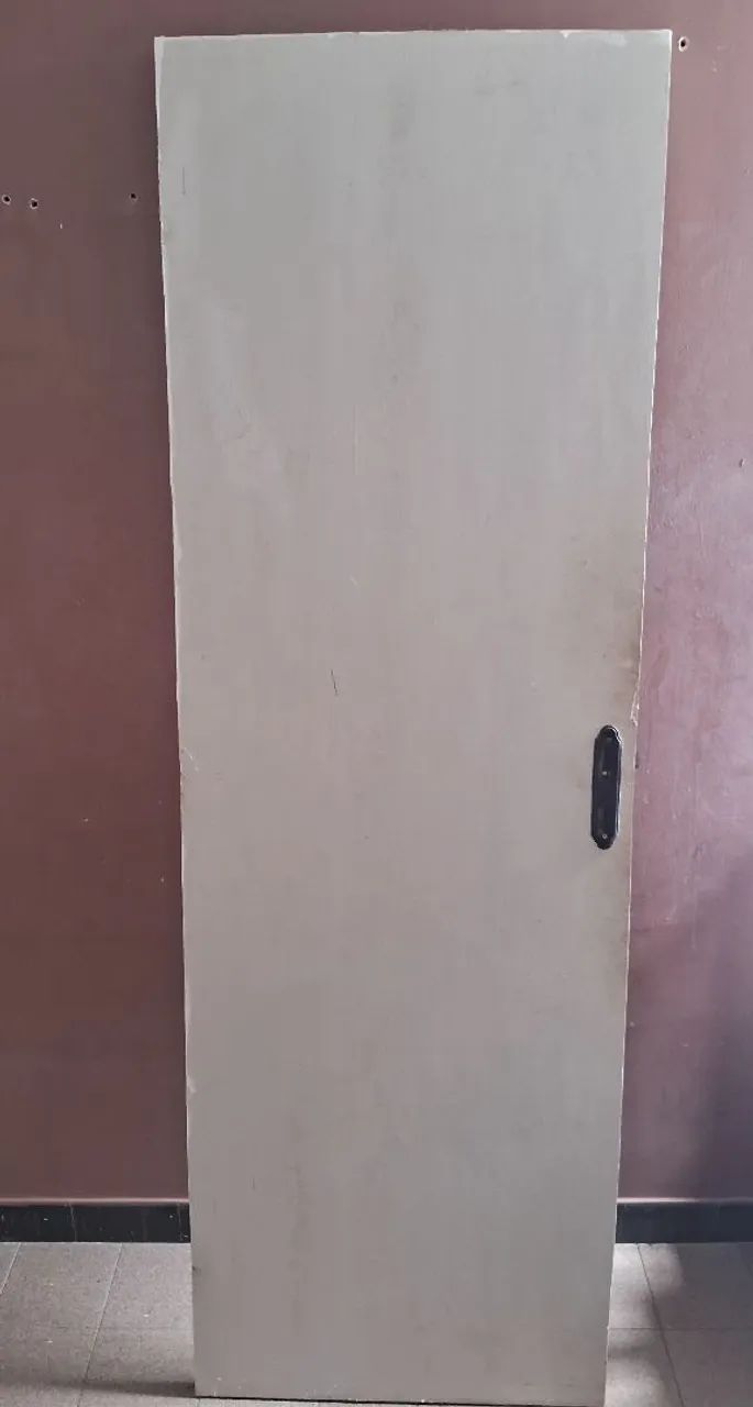 Porta de madeira 120$