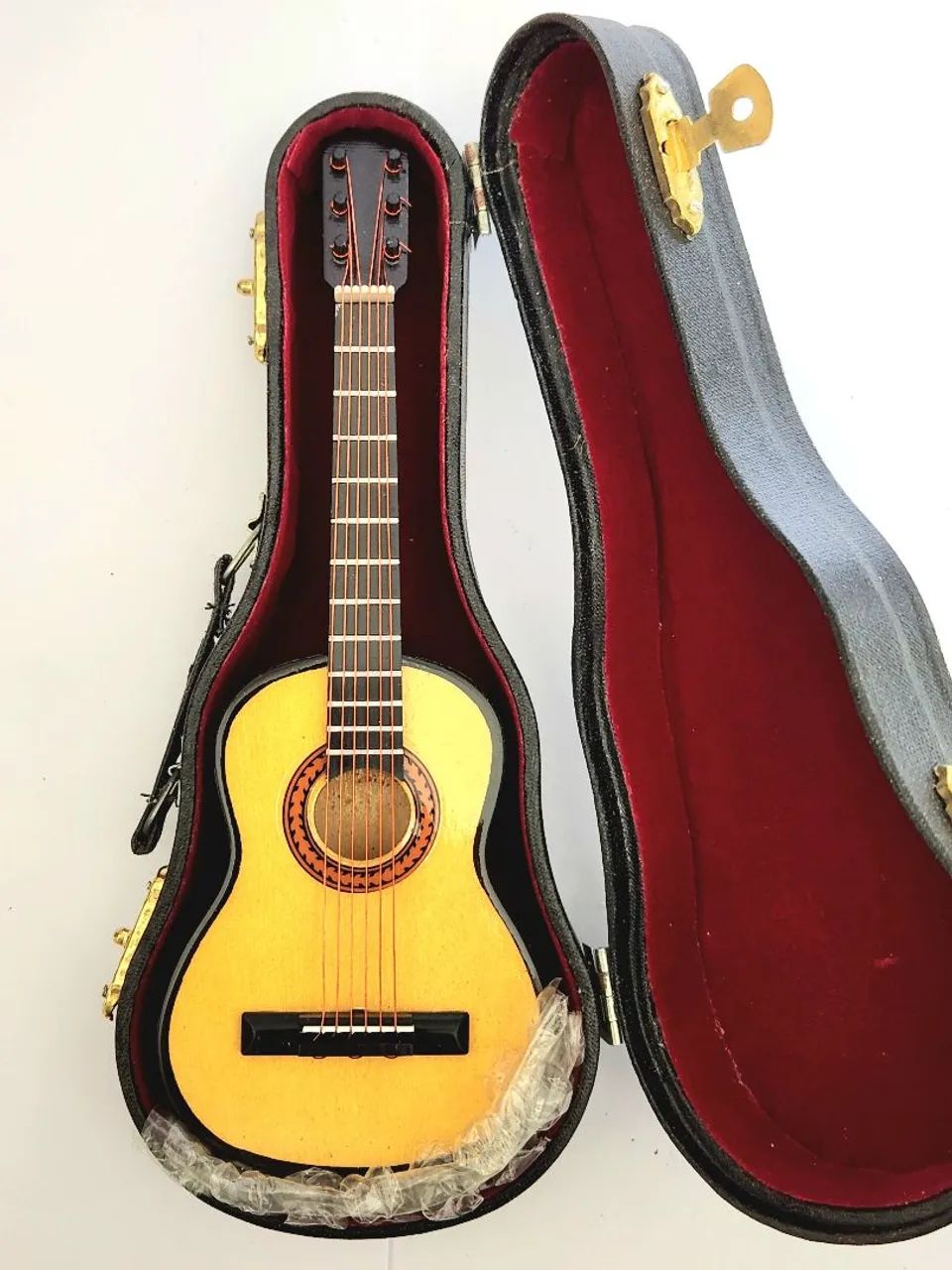 Violão e case miniatura Decoração 