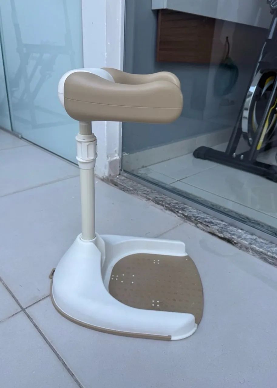 Suporte para banho infantil em pé