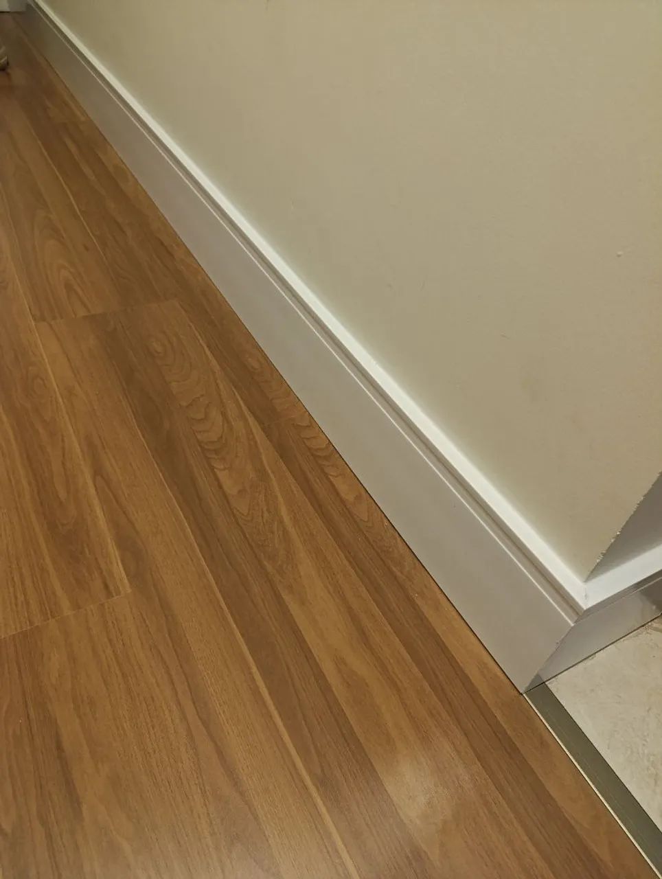 Piso laminado, piso vinílico e rodapés. - Foto 3