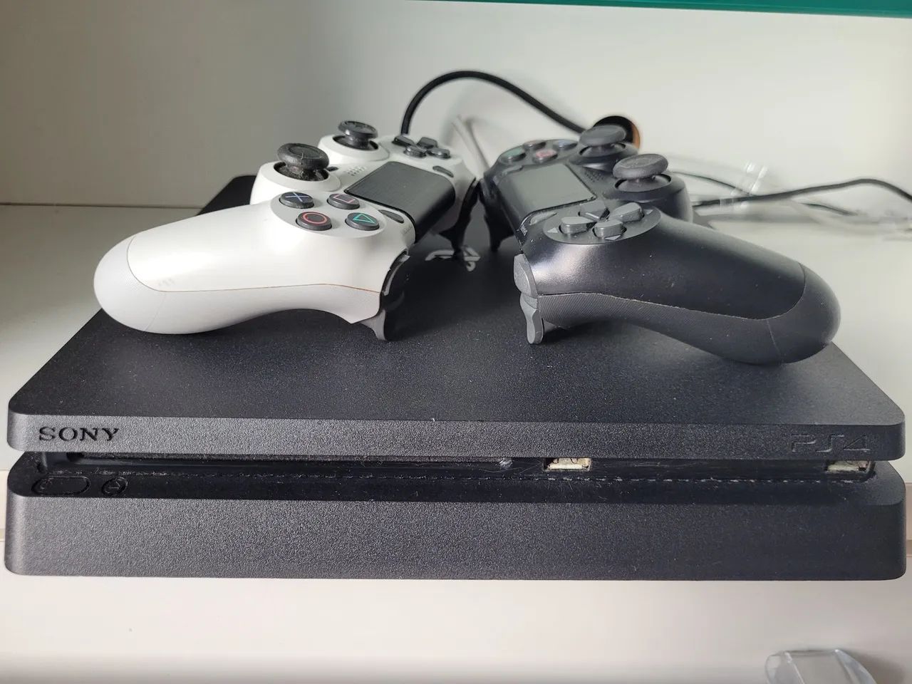Ps4 com dois controles e jogos  - Foto 3