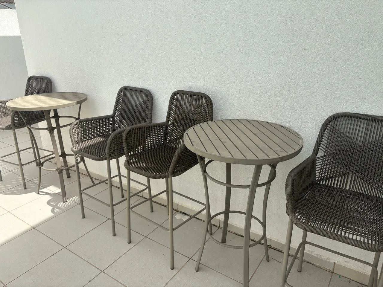 Bistros e cadeiras áreas externas - vende separado 