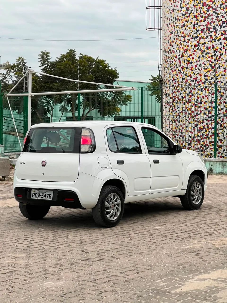 Fiat Uno Attractive 1.0 EVO Fire Flex 8V 5P 2020 - Foto 3