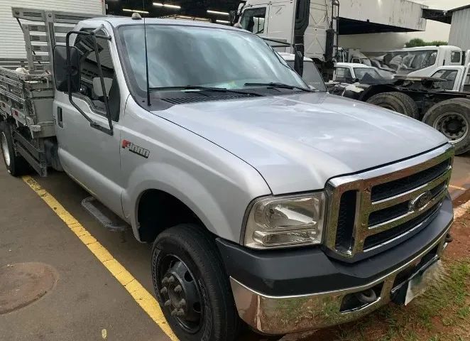 F4000 2017 4x4 2P Carroceria. 